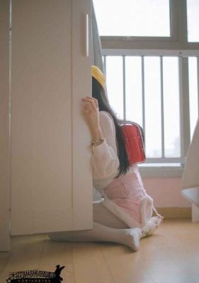按摩的女大学生