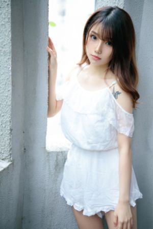 女大学生的沙龙室完整版