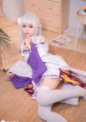年轻的女老师
